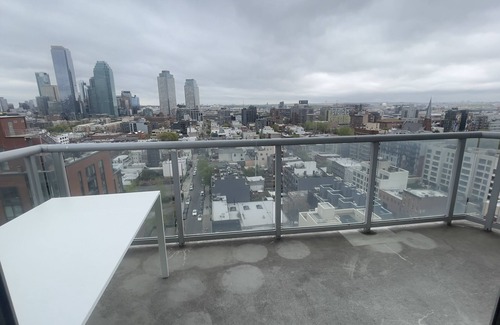 Hunters Point Apartment | Enjoy a stylish experience at this centrally-located place in LIC