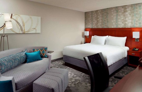 Home Park Hotel | Enjoy A Visit to Georgia Aquarium! Seasonal Outdoor Pool, Pet-friendly Property!