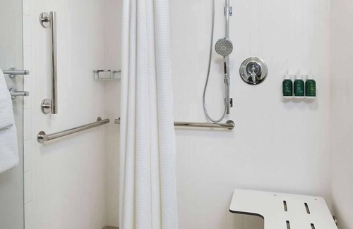 Home Park Hotel | Enjoy A Visit to Georgia Aquarium! Seasonal Outdoor Pool, Pet-friendly Property!