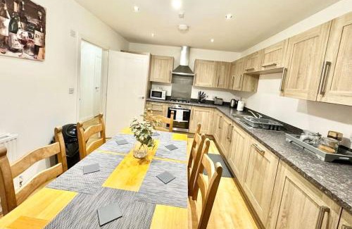Ashford House | Enjoy a wonderful stay in our spacious Evergreen House