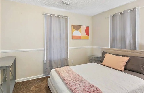 Lakeshore South House | Enjoy a wonderful & warm experience at this centrally-located place