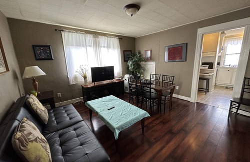 Alberta Apartment | Enjoy Alberta Arts District - Cafes, Shops & More!