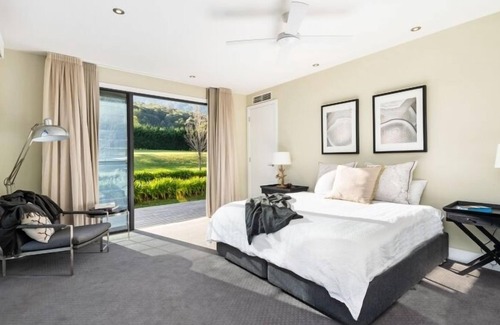 Barrengarry House | Enjoy all this stunning architect design modern home has to offer