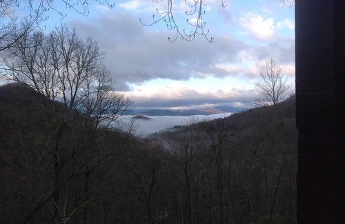 Franklin House | Enjoy Amazing Smoky Mountain View in Large, Comfortable Home in Treetops!