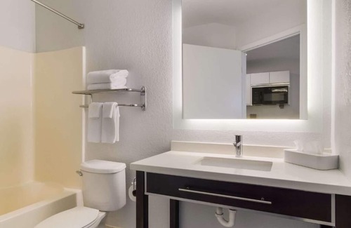 Centennial House | Enjoy an extended stay in the Denver metro area!