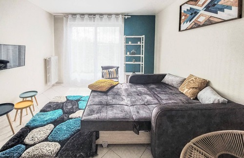 Bobigny Apartment | Enjoy an unforgettable vacation in this inviting vacation apartment.