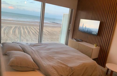 Middelkerke Apartment | Enjoy and relax with a view of the sea