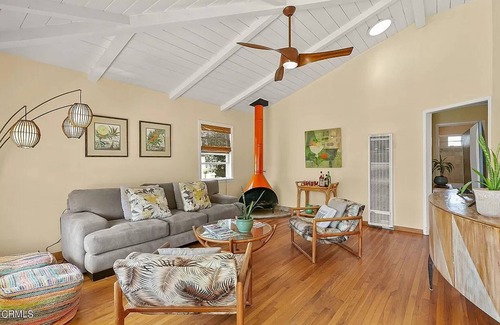 Silver Strand Cottage | Enjoy Beachlife in Quaint Beach House 4 min walk to beach