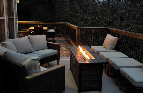 Fair Play House | Enjoy! Beautiful, Seasonal Views of Lake Hartwell with Private Community Dock