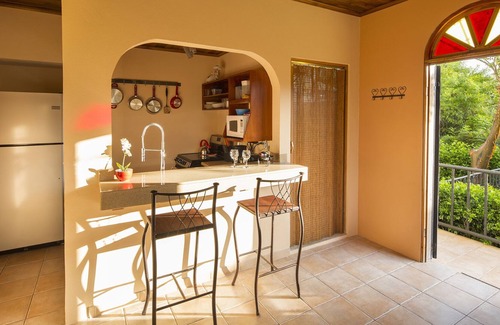 Ciudad Colon House | Enjoy beautiful weather in a wonderful space. Perfect for digital nomads