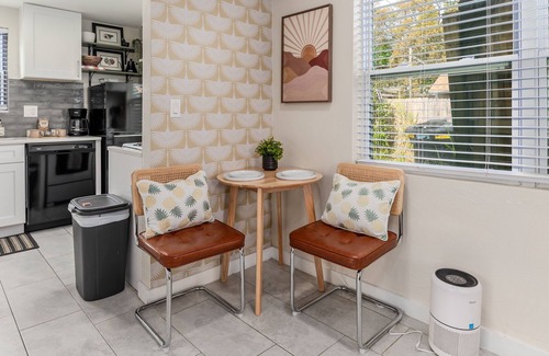 United Central House | Enjoy being minutes from Central Ave’s local gems, vibrant downtown spots and the beach!