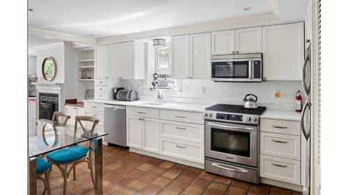 Columbus House | Enjoy Boston Private Patio On Montgomery Park