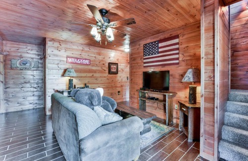Branson Cedars Cabin | Enjoy Branson at Torrey Pines | 6 Bed, 5 Bath