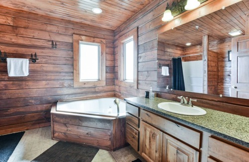 Branson Cedars Cabin | Enjoy Branson at Torrey Pines | 6 Bed, 5 Bath