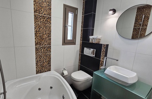 Kassandra Villa | Enjoy Breathtaking Sea Views From Villa Glarokavos in Pefkohori, Greece