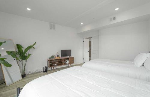 Northeast House | Enjoy City Skyline Views from private RoofDeck!