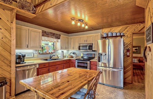 Hiawassee Cottage | ENJOY! Compass Cottage 1 on Fodder Creek near Brasstown Bald Hiawassee, GA