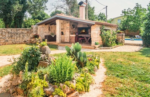 Pinezici Villa | Enjoy complete Peace and Relaxation at Ivana Villa, features Air conditioning, Wifi, Barbecue !