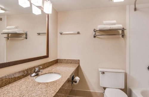 Fishers House | Enjoy Complimentary Breakfast & Comfortable Beds in Our Welcoming Fishers Stay