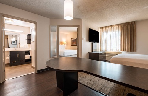 Fossil Creek Hotel | Enjoy Daily Coffee & Cozy Beds in 2 Thoughtful, Pet-Friendly Suites
