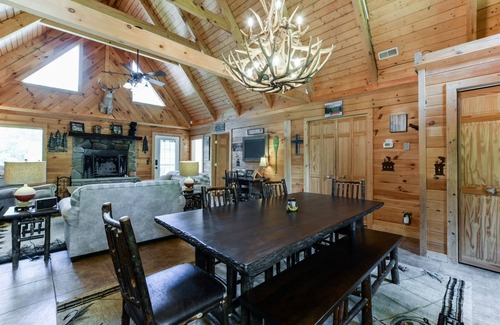 Branson Cedars Cabin | Enjoy Fish Camp Lodge | 3 Bed, 2 Bath