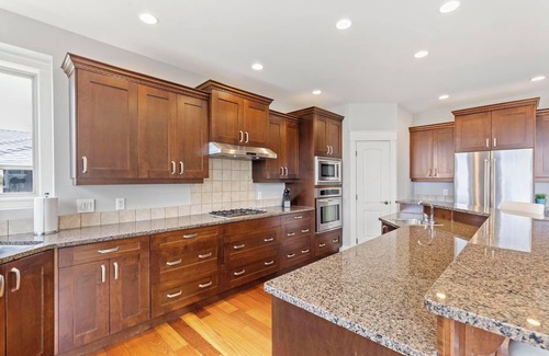 West Kelowna Estates House | Enjoy Kelowna life! Okanagan Lake and City Views