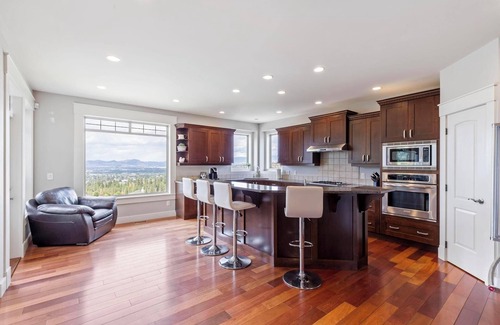 West Kelowna Estates House | Enjoy Kelowna life! Okanagan Lake and City Views