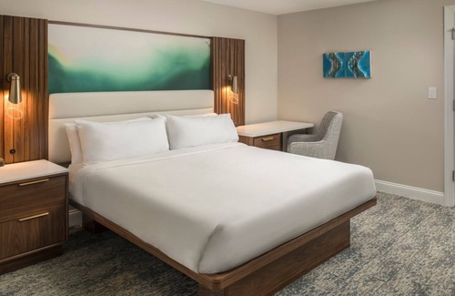 Orlando Resort | Enjoy Luxury this Christmas at Marriott's Lakeshore Reserve Resort in Orlando