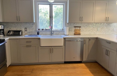 Matunuck House | Enjoy Matunuck! Less than 1 mile to South Kingstown Town Beach