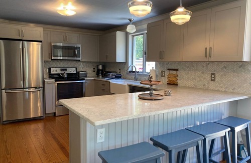 Matunuck House | Enjoy Matunuck! Less than 1 mile to South Kingstown Town Beach