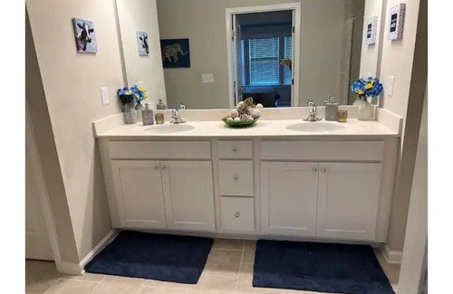 Lilburn House | Enjoy our Luxurious Three Story Townhome!