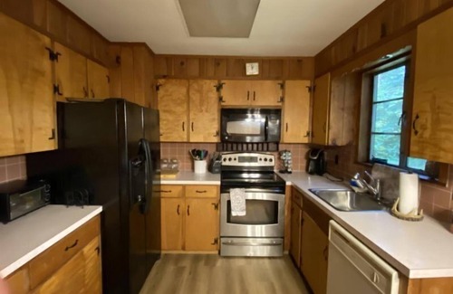 Pocono Lake Cabin | ENJOY POCONOS BY THE MONTH AT A TIME! COTTAGE AWAY FROM IT ALL ON STREAM!