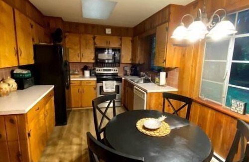 Pocono Lake Cabin | ENJOY POCONOS BY THE MONTH AT A TIME! COTTAGE AWAY FROM IT ALL ON STREAM!