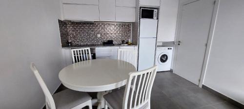 Sagres Apartment | ENJOY POOL, BEACH and more at this nice apartment only 3 minutes from Mareta's Beach