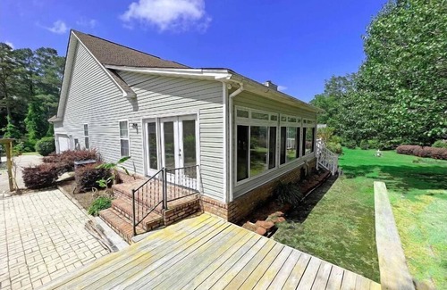 Santee House | Enjoy Rural Southern Living in Gated Community Lake access Fishing, Golf, n more
