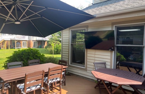 Saratoga Springs House | Enjoy Saratoga Springs in comfort from this beautiful Townhome on Saratoga Lake!