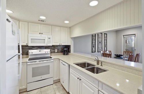 Shelter Cove Condo | Enjoy Shelter Cove Harbour & Marina with Best Summertime Fireworks View - HS7329