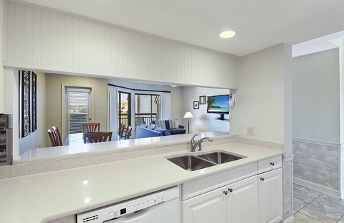 Shelter Cove Condo | Enjoy Shelter Cove Harbour & Marina with Best Summertime Fireworks View - HS7329