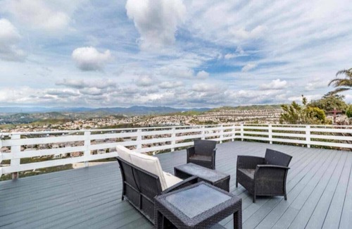 Canyon Country House | Enjoy Spectacular City and Mountain Views at the Florence Villa Retreat
