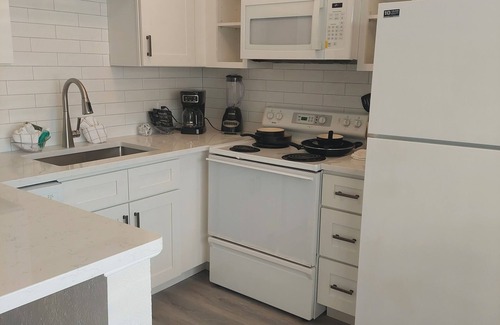 Bradenton Beach Cottage | Enjoy sunny fall days on gorgeous Anna Maria Island!