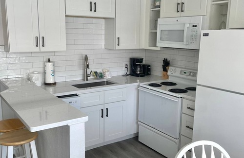 Bradenton Beach Cottage | Enjoy sunny fall days on gorgeous Anna Maria Island!