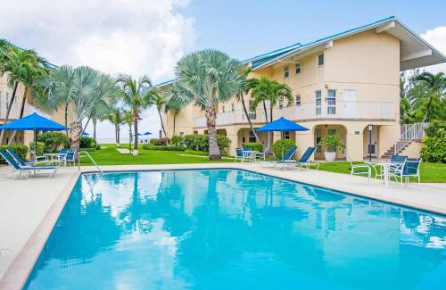 Seven Mile Beach House | Enjoy Sunsets at Fully Equipped Condo at the Beach