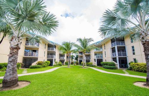 Seven Mile Beach House | Enjoy Sunsets at Fully Equipped Condo at the Beach