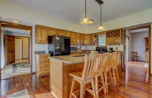 Canandaigua House | Enjoy swimming/boating in the lake, Fall Foliage, Wine trail, Skiing and Hiking