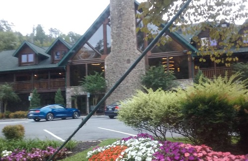 Gatlinburg Cabin | Enjoy the 4th in the Smokeys/Westgate Resort & Water Park