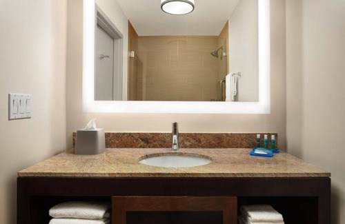 Belmont House | Enjoy the Bay Area at our room!