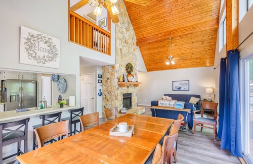 Anderson House | Enjoy the best Lake Hartwell has to offer - swimming, fishing, & tranquility.