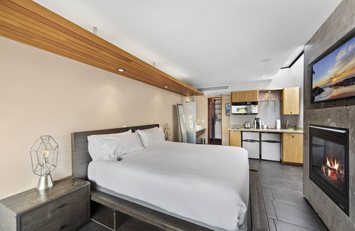 Laguna Beach Hotel | Enjoy the Best of Both Worlds: Relax, Surf, Swim, and Cook! 5