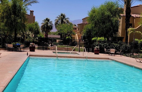 Baristo House | Enjoy the Best of Palm Springs, in this Beatifull Townhouse