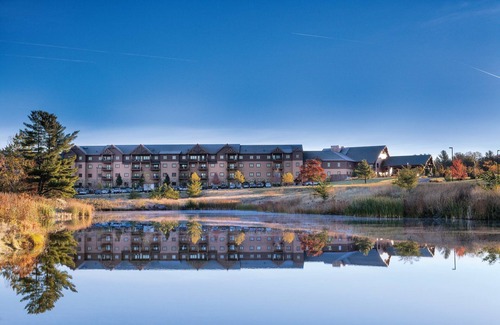 Lake Delton Apartment | Enjoy the best waterparks all in one place with a beautiful room to walk back to